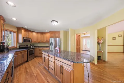 21 Huyler Drive Hyde Park NY 12538