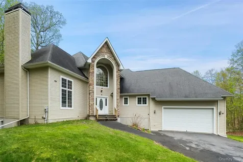 21 Huyler Drive Hyde Park NY 12538