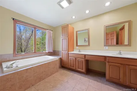 21 Huyler Drive Hyde Park NY 12538