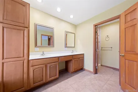21 Huyler Drive Hyde Park NY 12538