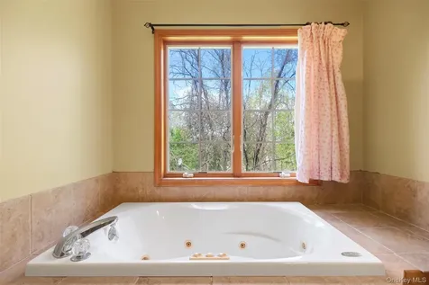 21 Huyler Drive Hyde Park NY 12538