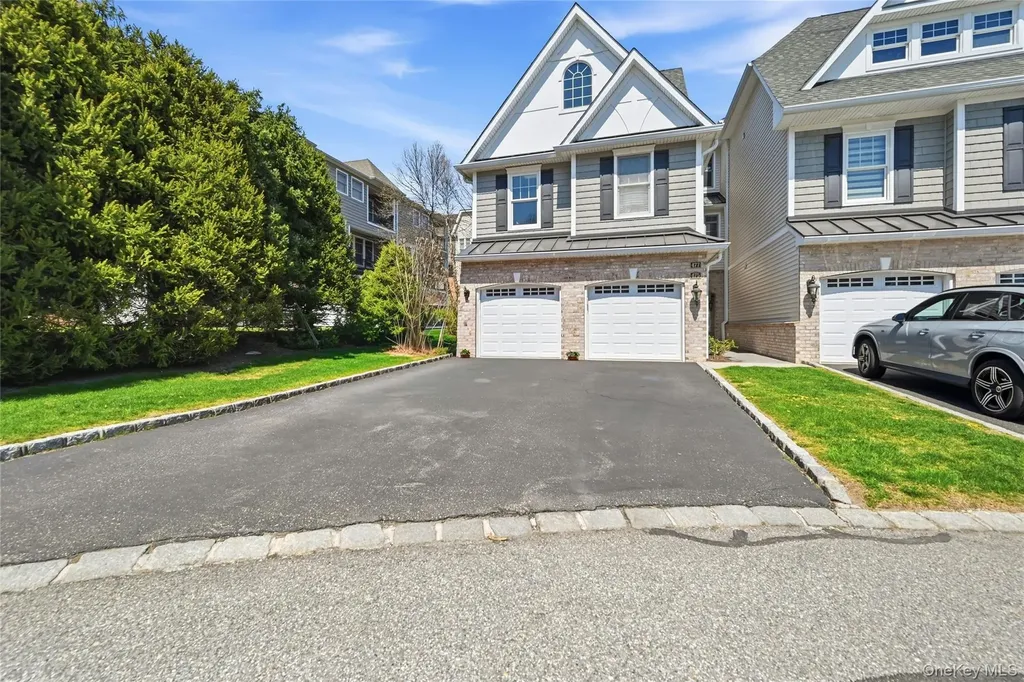 477 Pacing Way Westbury NY 11590
