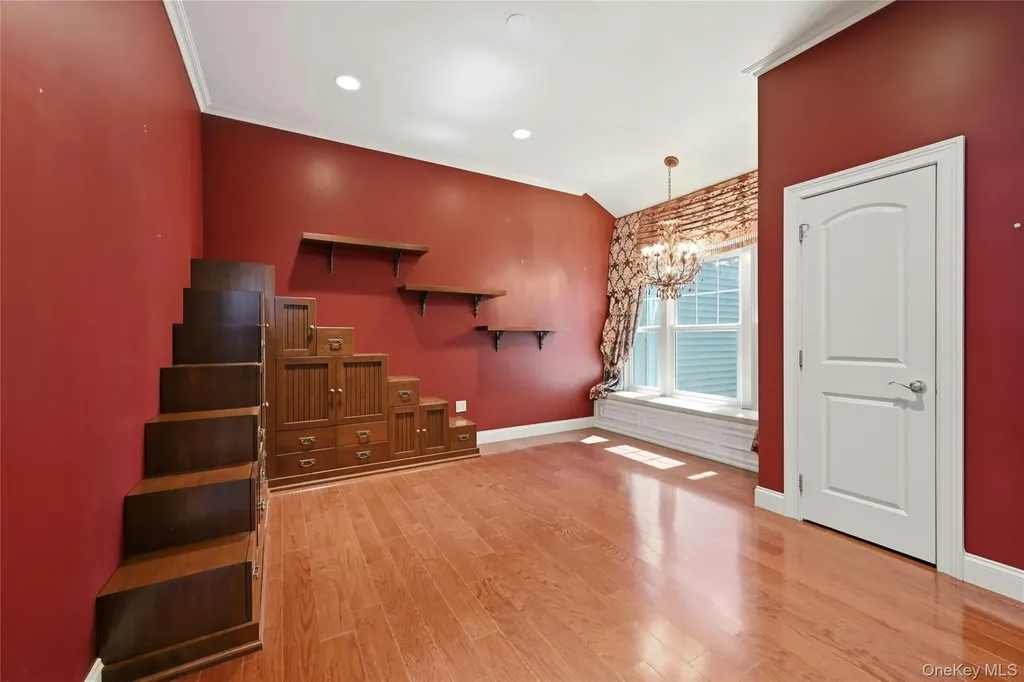 477 Pacing Way Westbury NY 11590