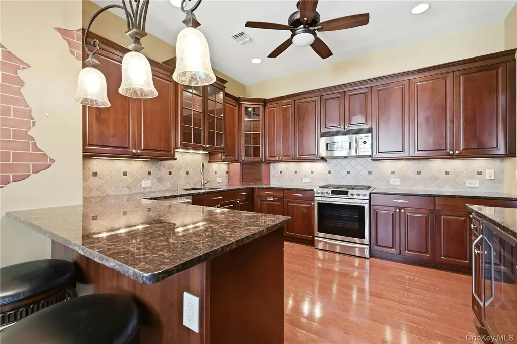 477 Pacing Way Westbury NY 11590