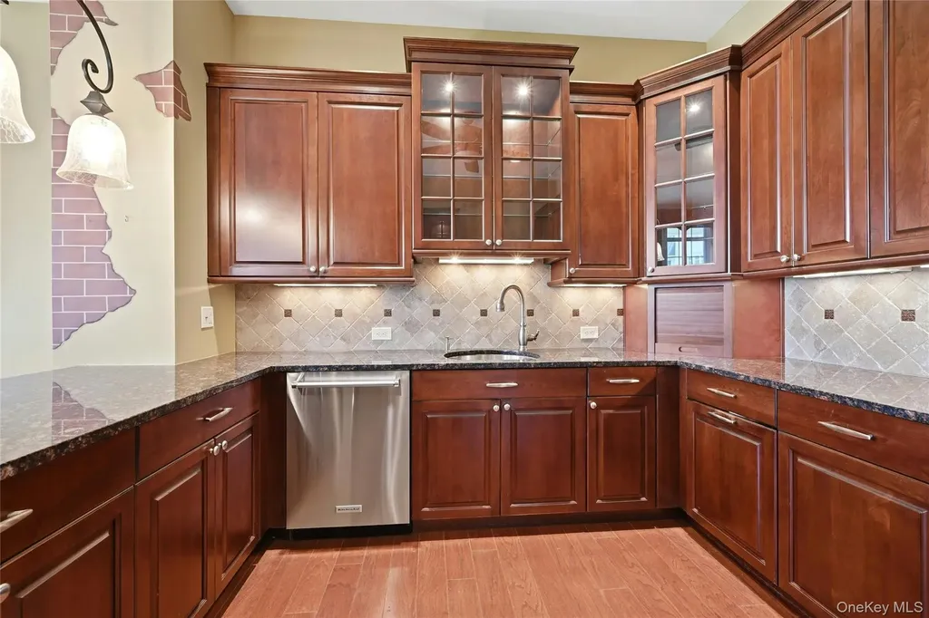 477 Pacing Way Westbury NY 11590