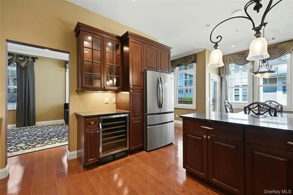 477 Pacing Way Westbury NY 11590