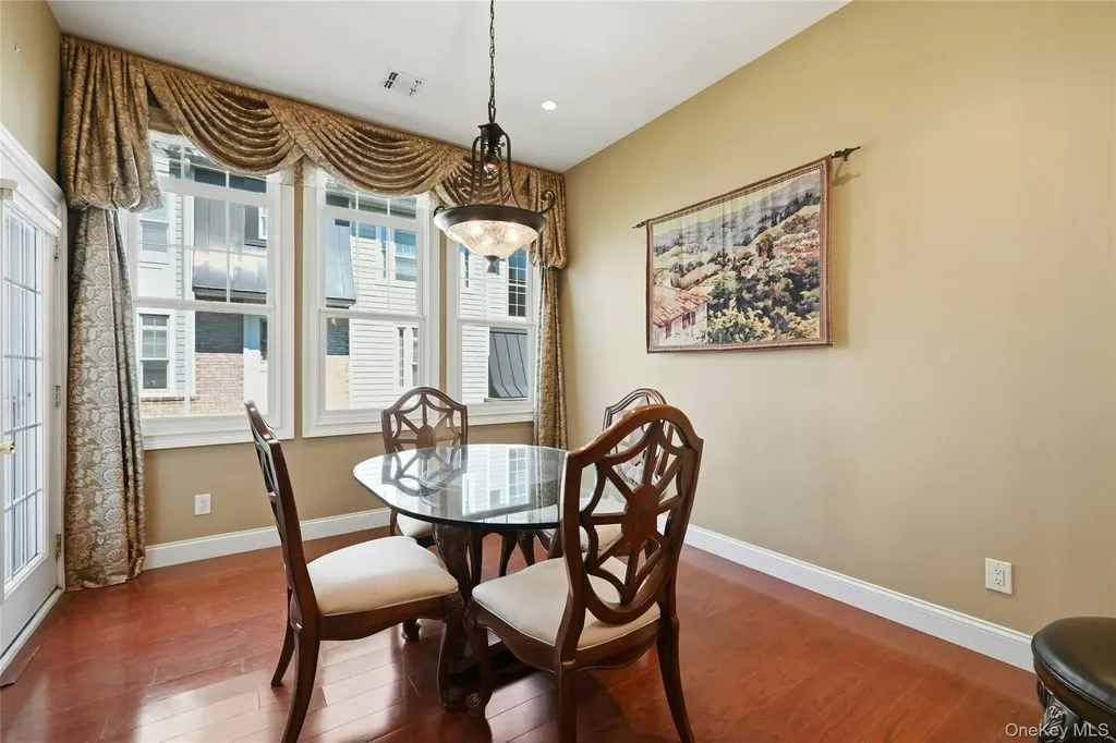 477 Pacing Way Westbury NY 11590