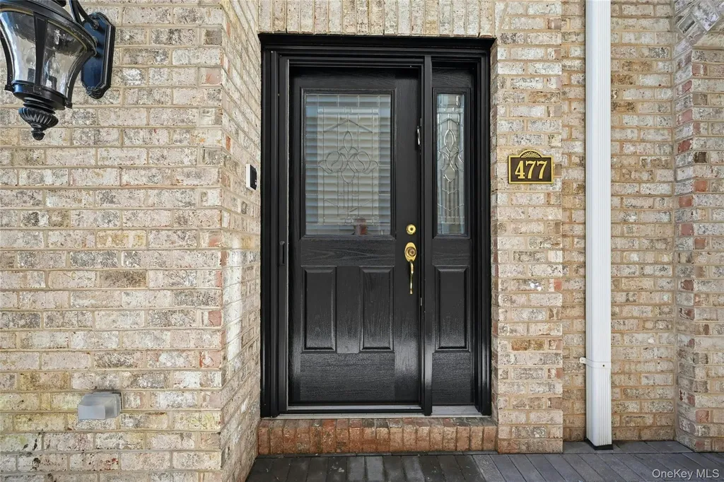 477 Pacing Way Westbury NY 11590