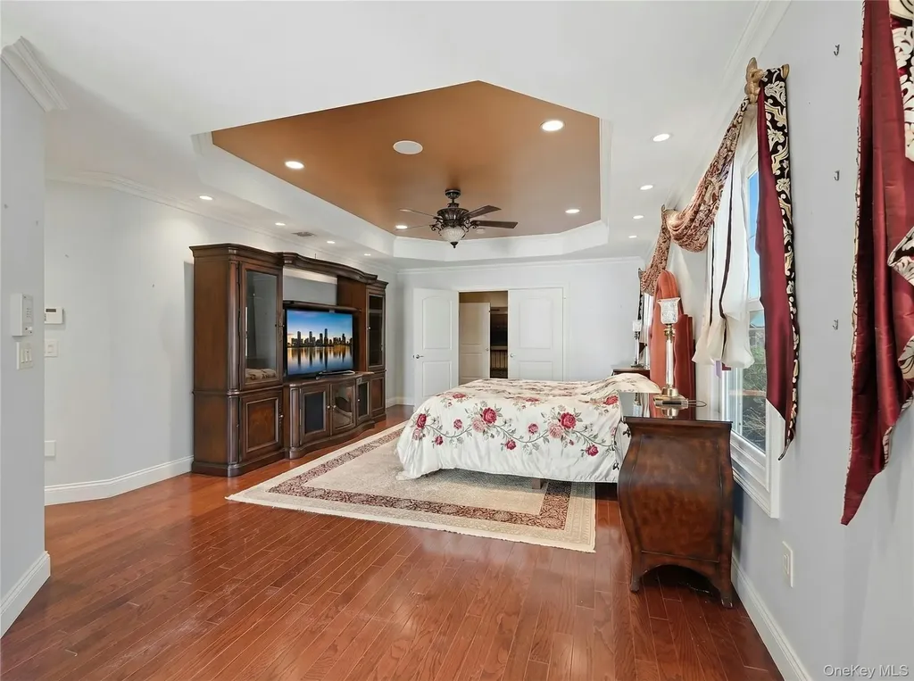 477 Pacing Way Westbury NY 11590