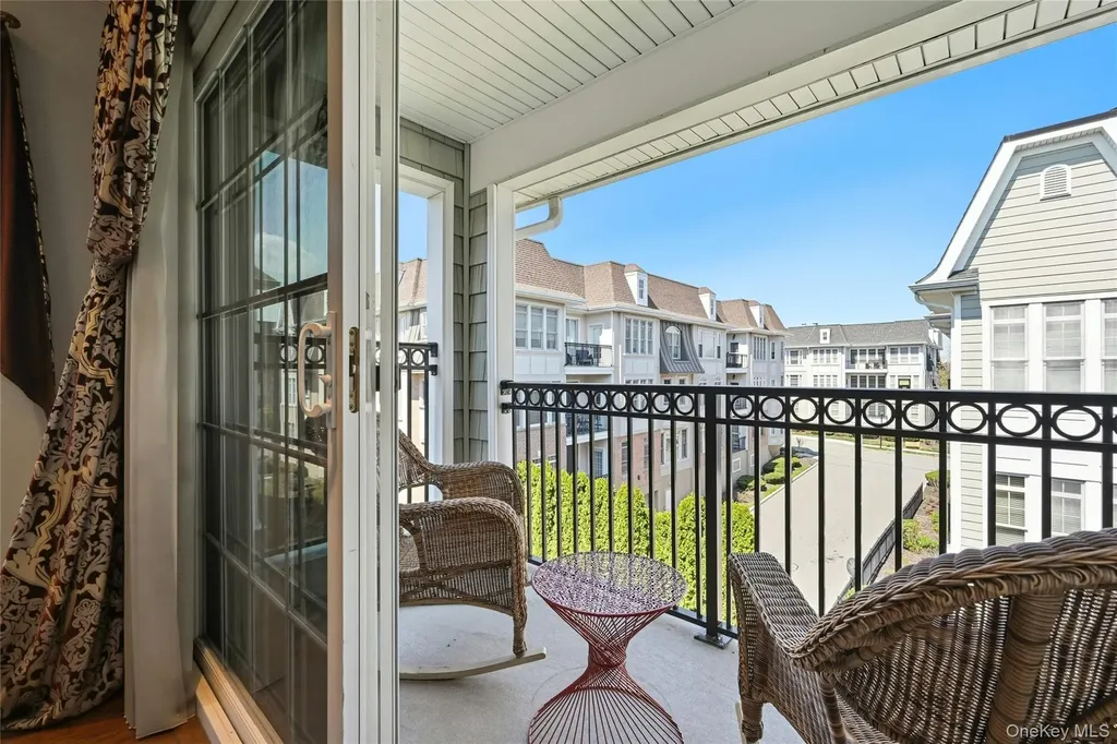 477 Pacing Way Westbury NY 11590