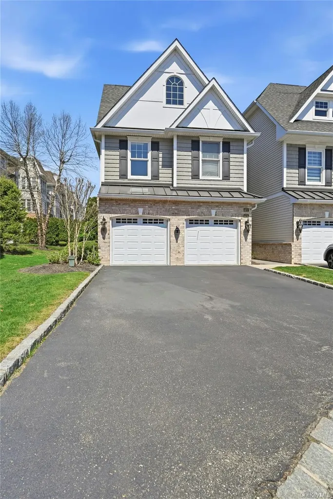 477 Pacing Way Westbury NY 11590