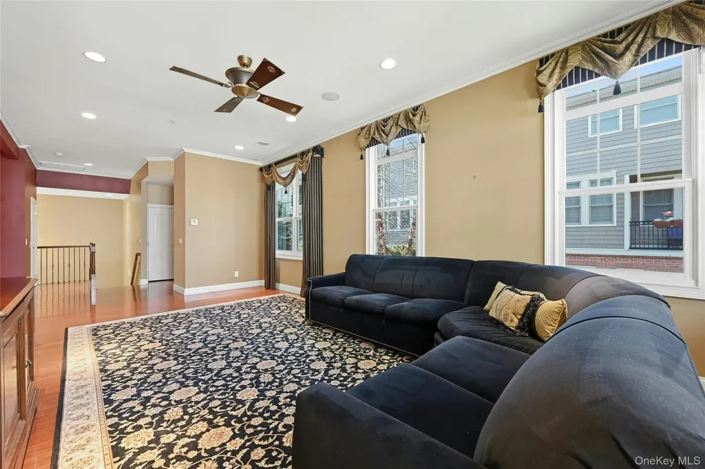 477 Pacing Way Westbury NY 11590