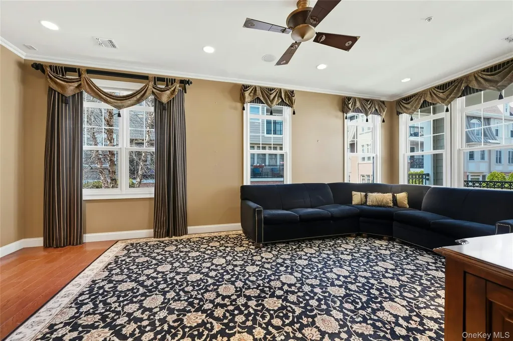 477 Pacing Way Westbury NY 11590