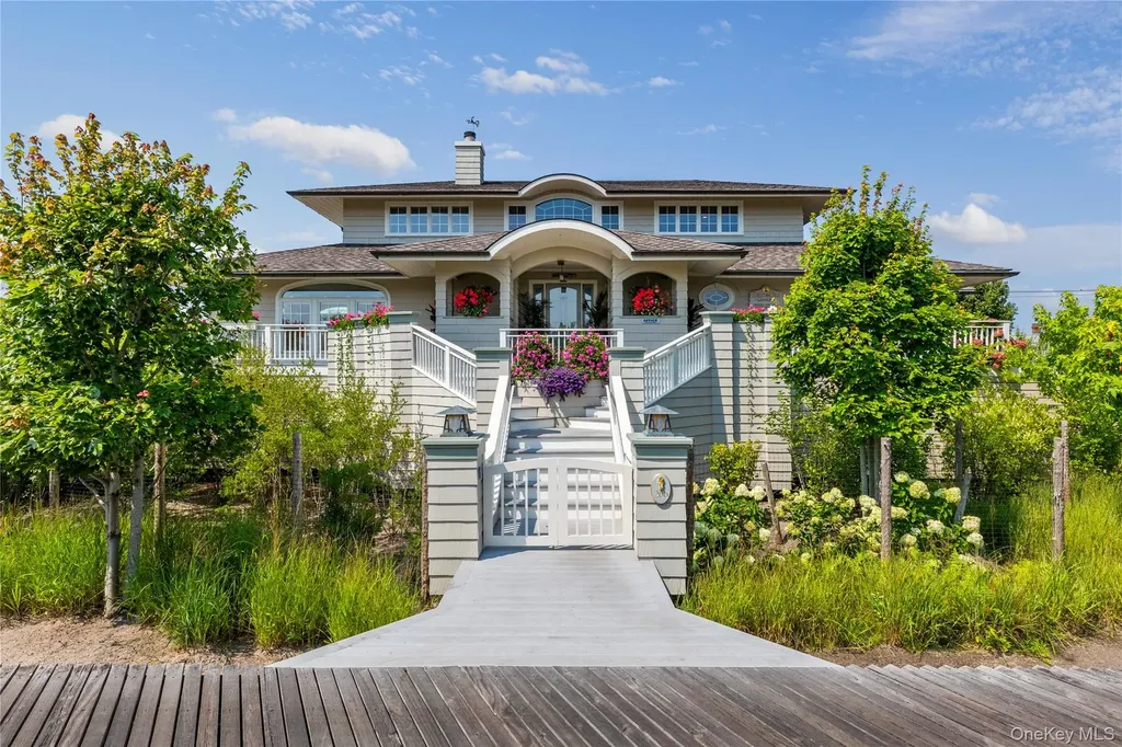 206 Broadway Saltaire NY 11706