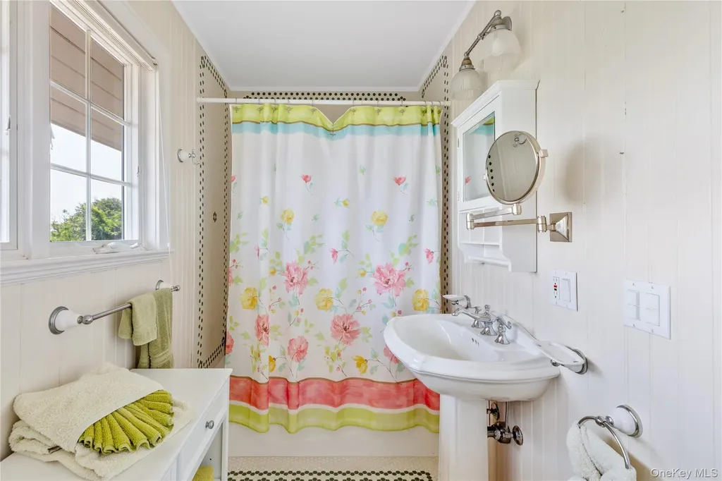 206 Broadway Saltaire NY 11706