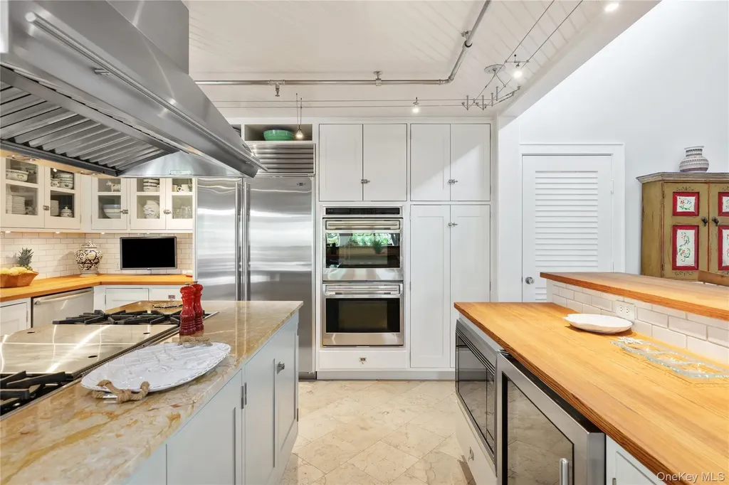 206 Broadway Saltaire NY 11706