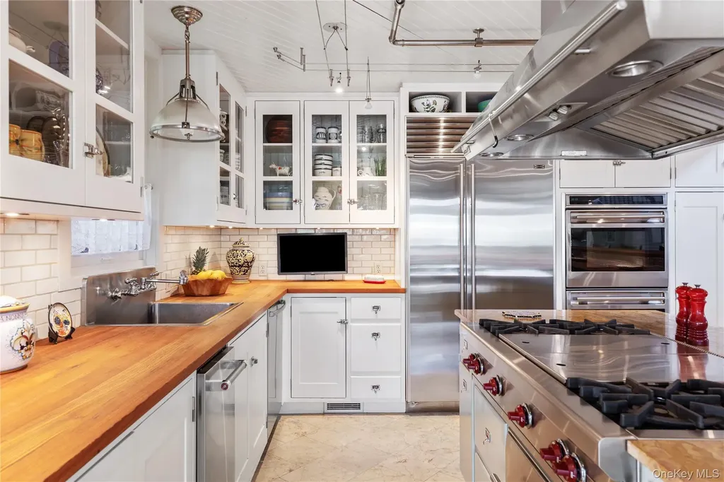 206 Broadway Saltaire NY 11706