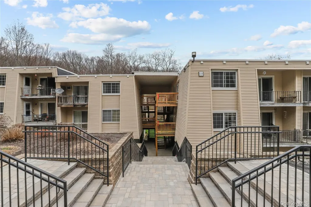 420 Fox Run Lane Carmel NY 10512