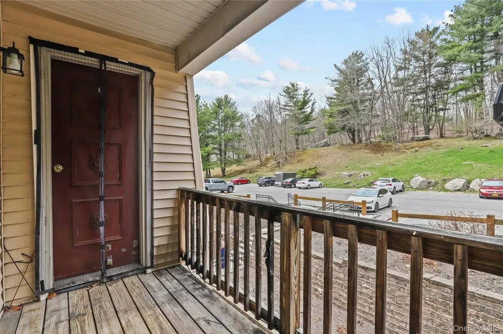 420 Fox Run Lane Carmel NY 10512