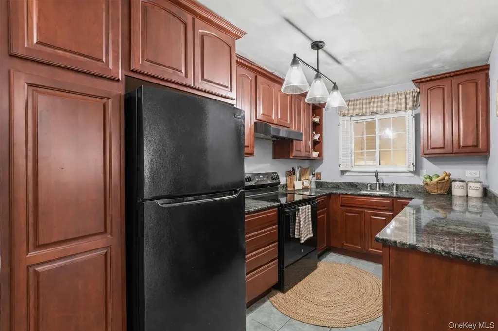 420 Fox Run Lane Carmel NY 10512