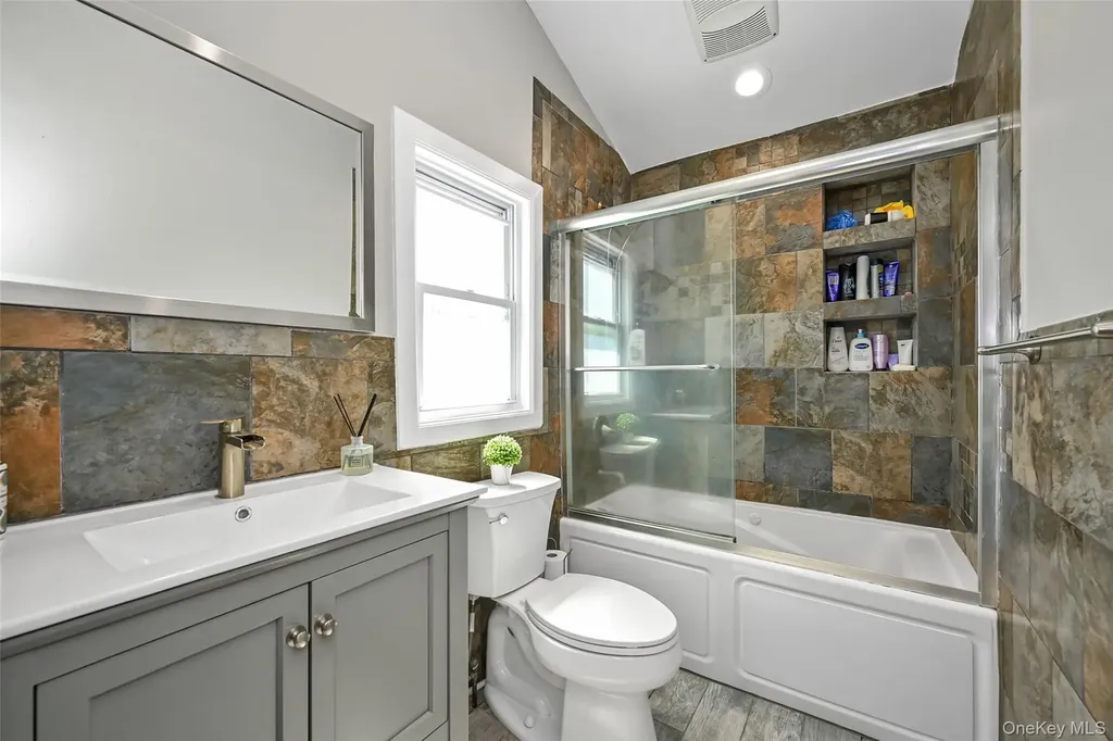 187 Memphis Avenue South Floral Park NY 11001