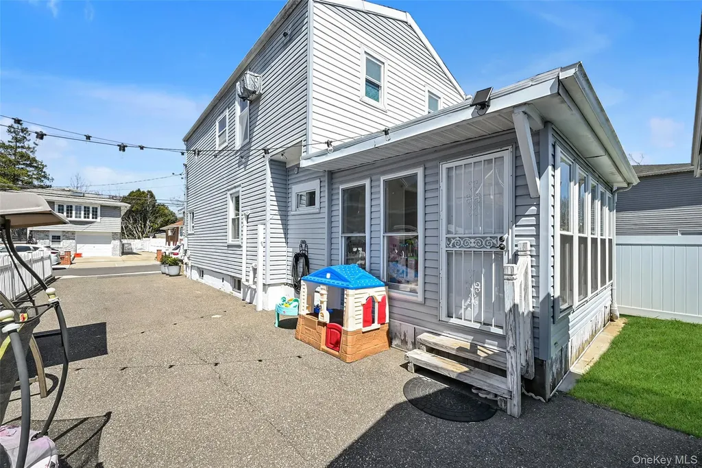 187 Memphis Avenue South Floral Park NY 11001