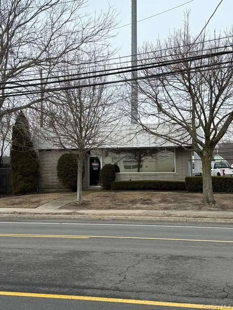201 Union Boulevard West Islip NY 11795