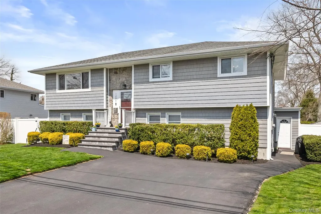 1299 Madison Avenue West Islip NY 11795