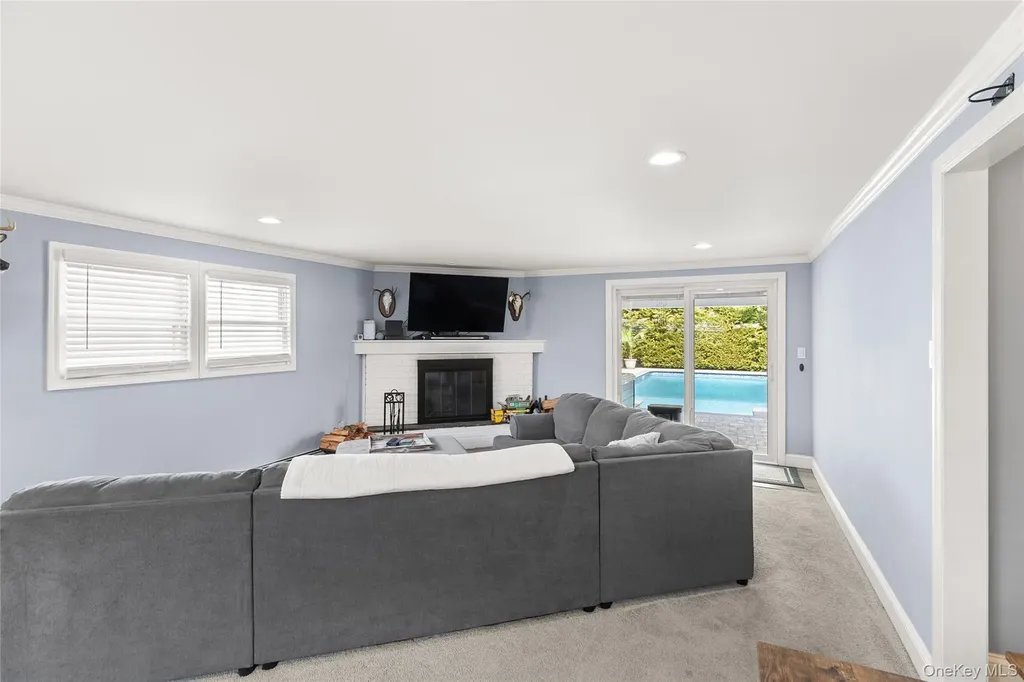 1299 Madison Avenue West Islip NY 11795