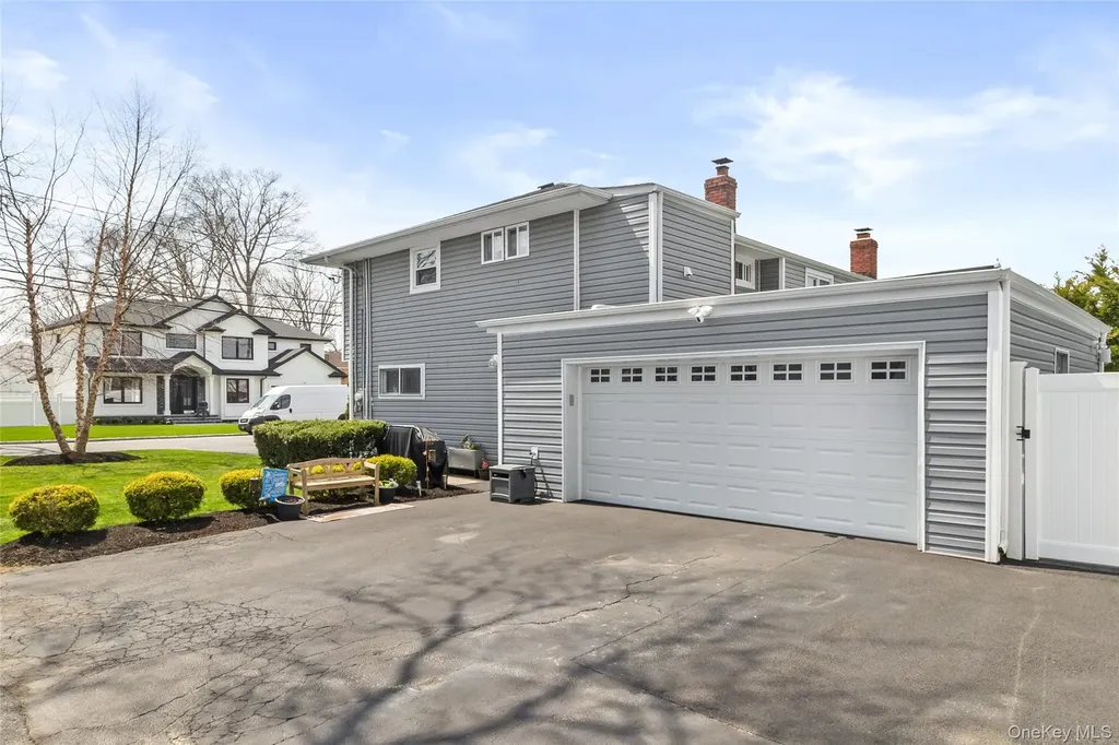 1299 Madison Avenue West Islip NY 11795