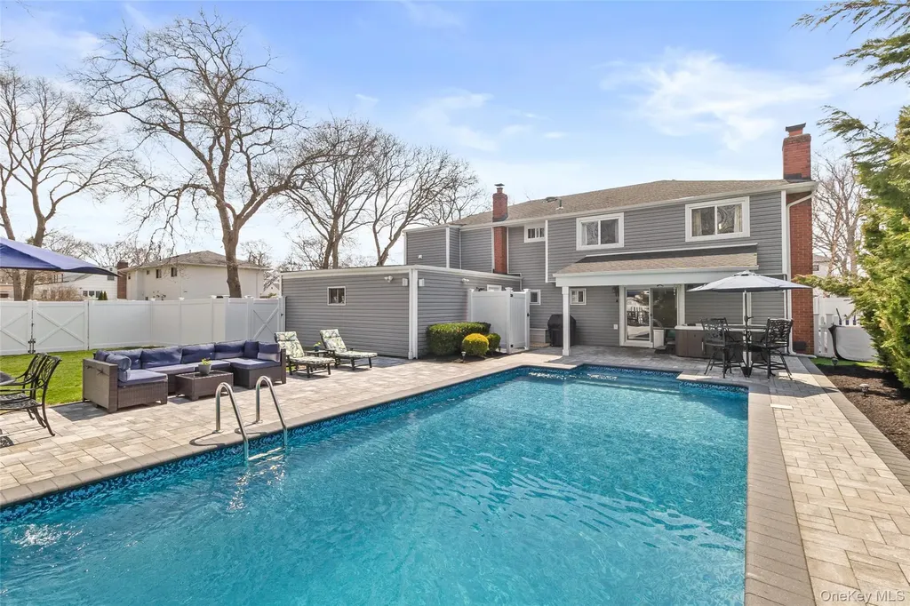 1299 Madison Avenue West Islip NY 11795