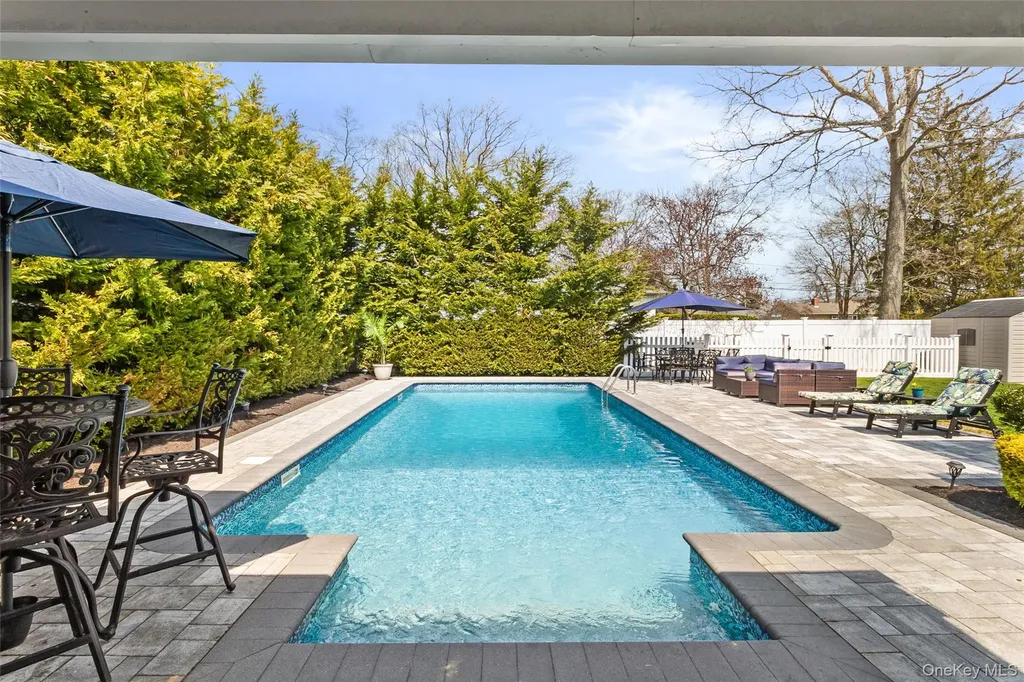 1299 Madison Avenue West Islip NY 11795