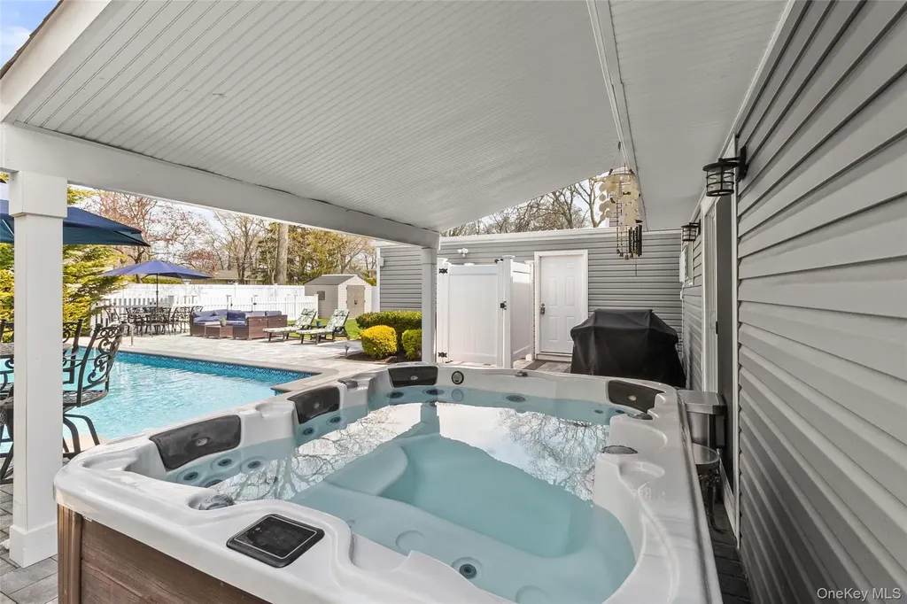 1299 Madison Avenue West Islip NY 11795