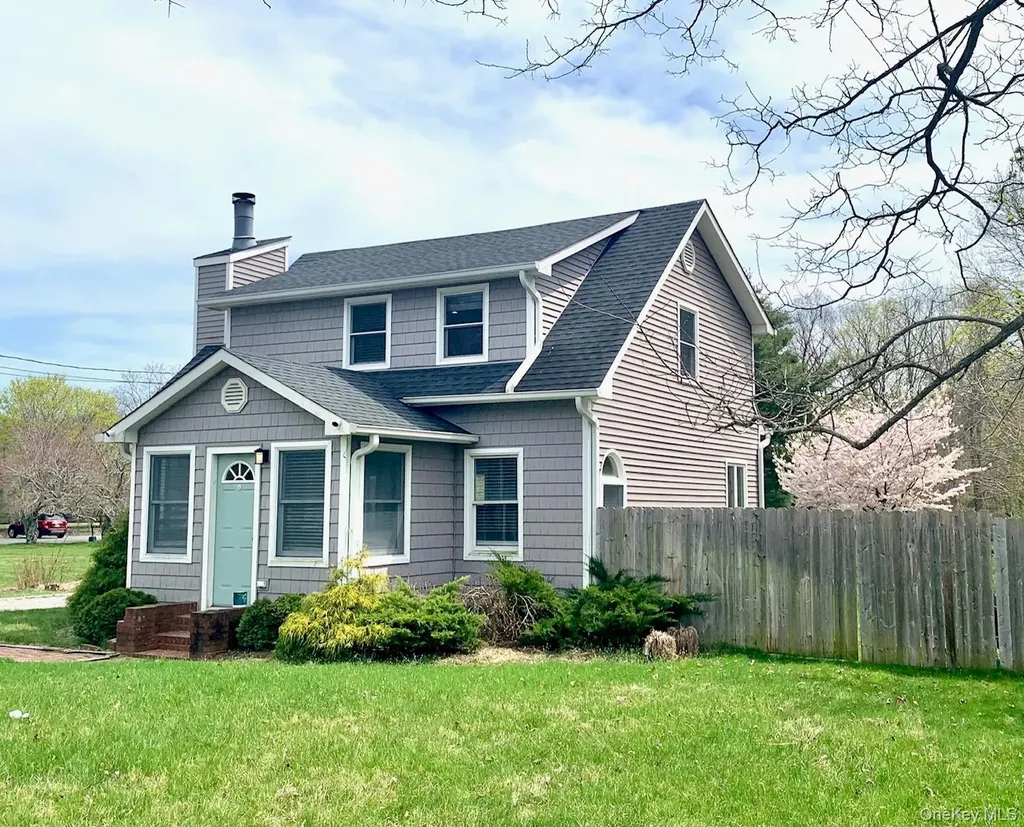 435 Middle Road Riverhead NY 11901