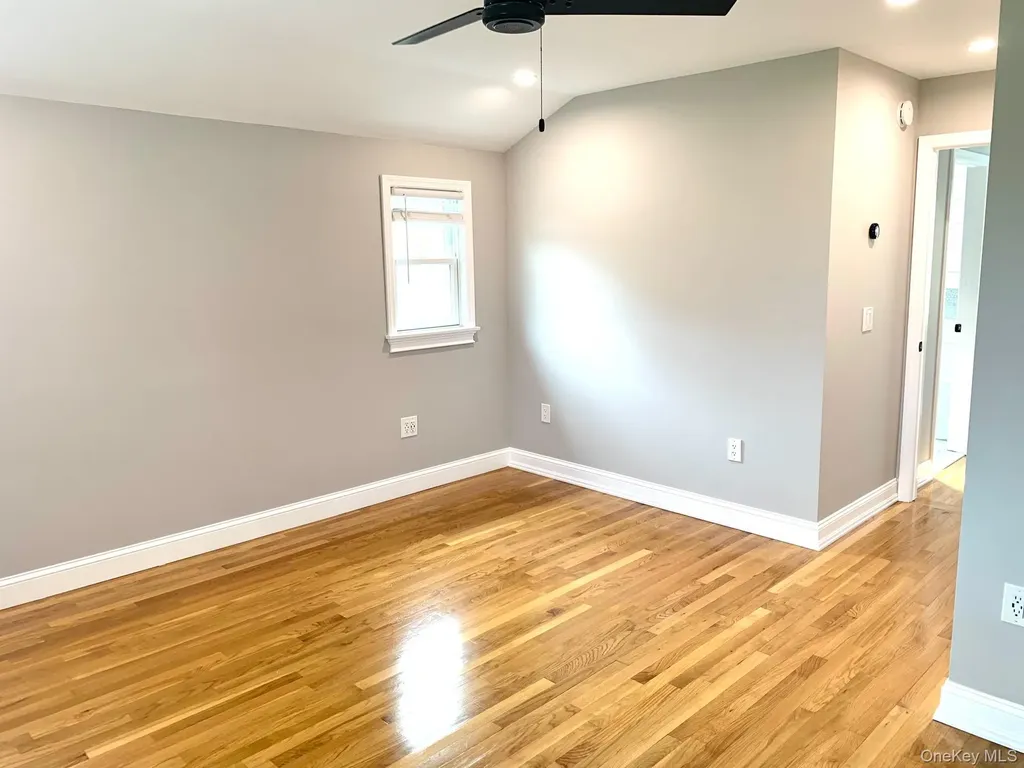 435 Middle Road Riverhead NY 11901