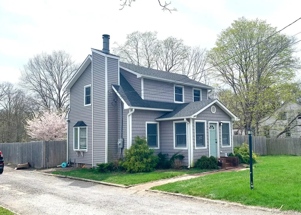 435 Middle Road Riverhead NY 11901