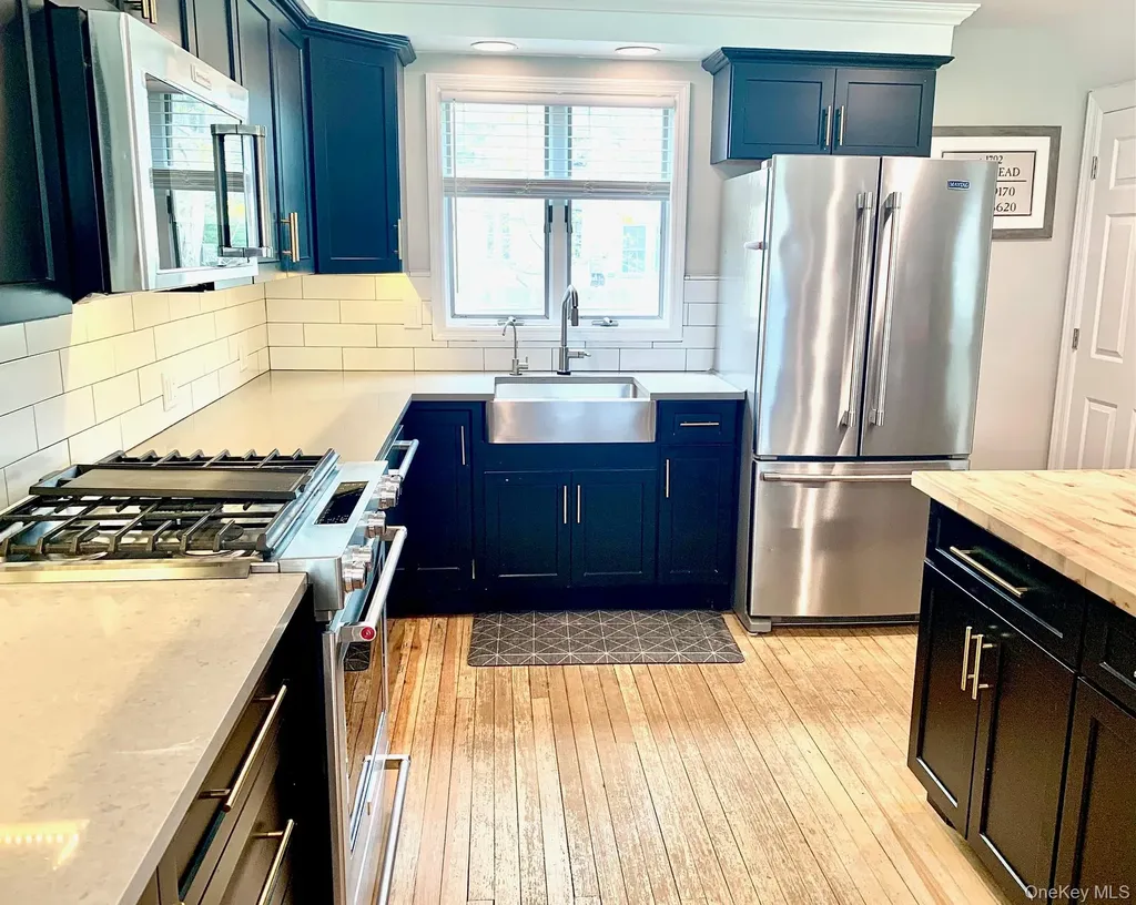 435 Middle Road Riverhead NY 11901