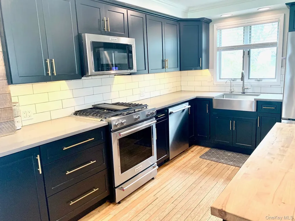 435 Middle Road Riverhead NY 11901