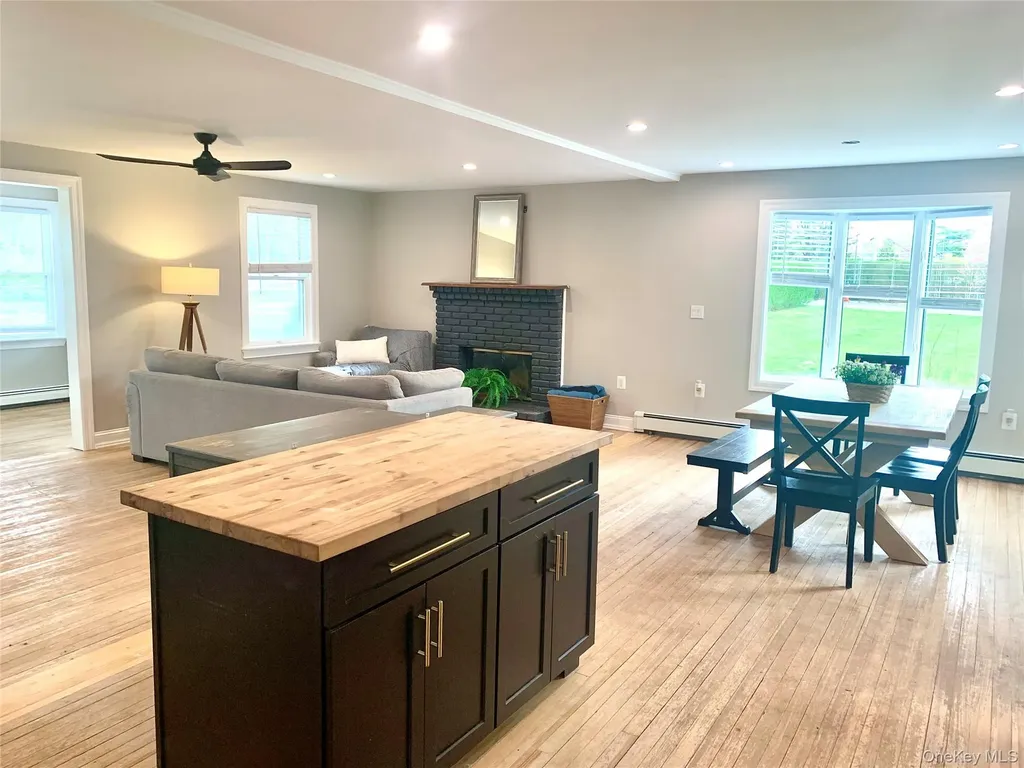 435 Middle Road Riverhead NY 11901