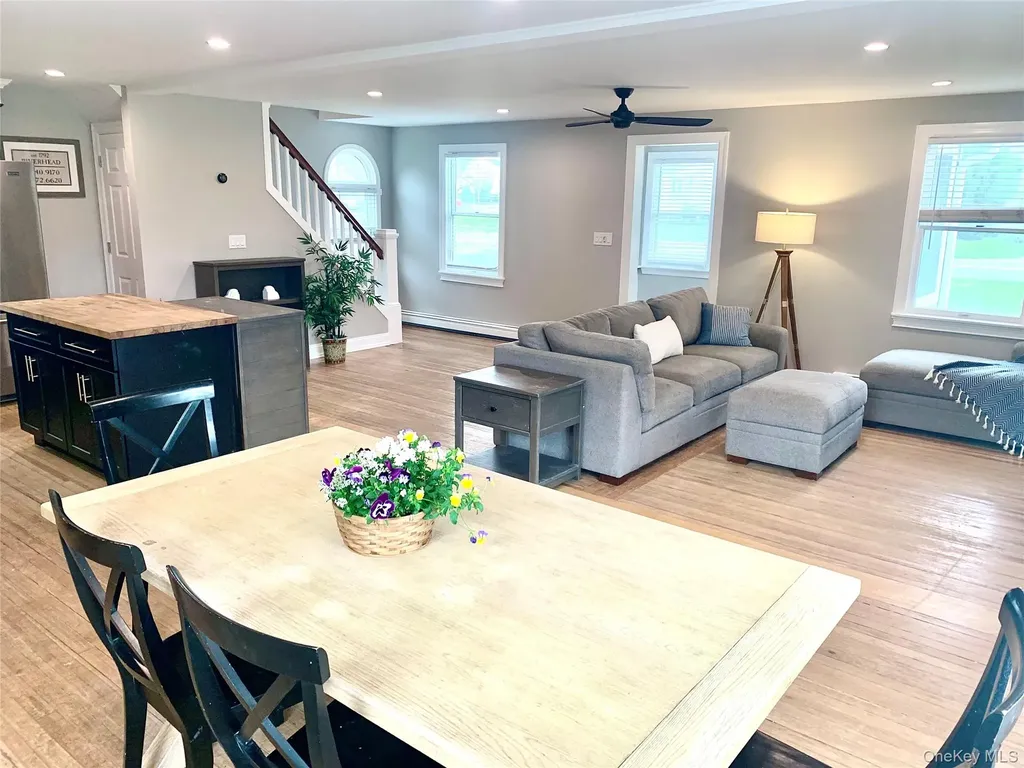 435 Middle Road Riverhead NY 11901