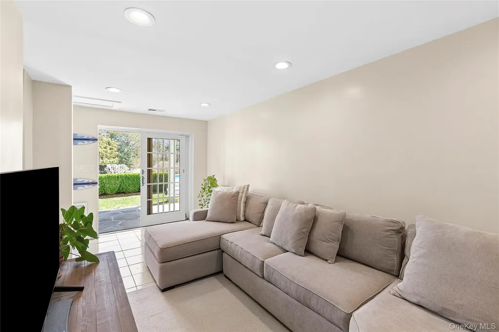 4 Meadow Lane Westhampton Beach NY 11978