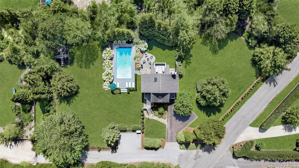 4 Meadow Lane Westhampton Beach NY 11978