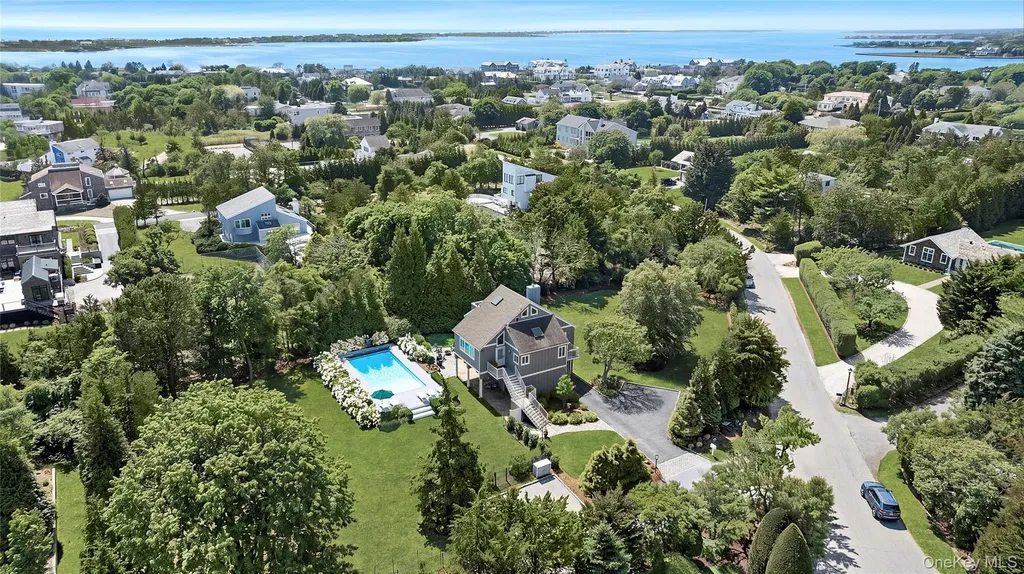 4 Meadow Lane Westhampton Beach NY 11978