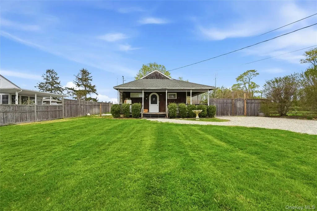 12 Herricks Lane Jamesport NY 11901