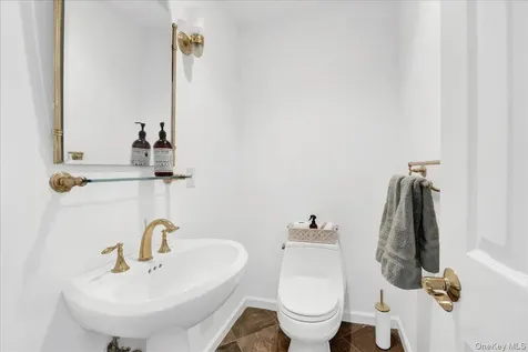 983 Palmer Avenue Mamaroneck NY 10543