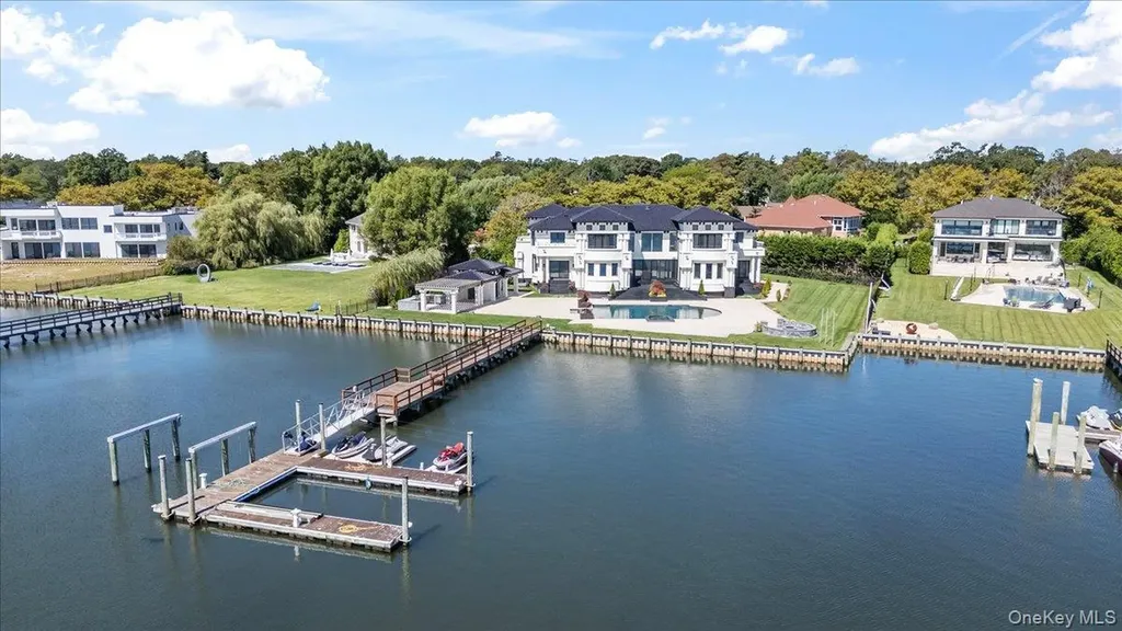 190 Curtis Road Hewlett Neck NY 11598