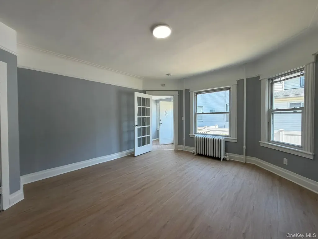 24 Doxsey Place Lynbrook NY 11563