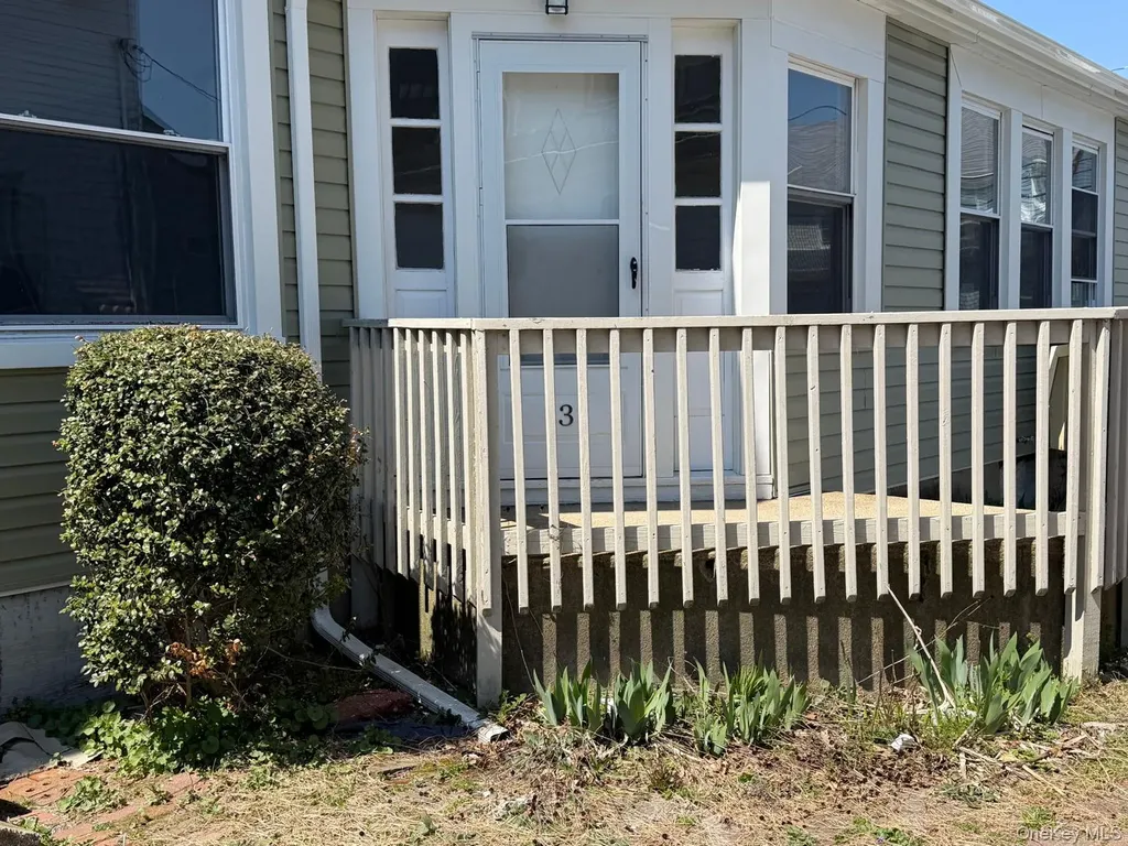 24 Doxsey Place Lynbrook NY 11563