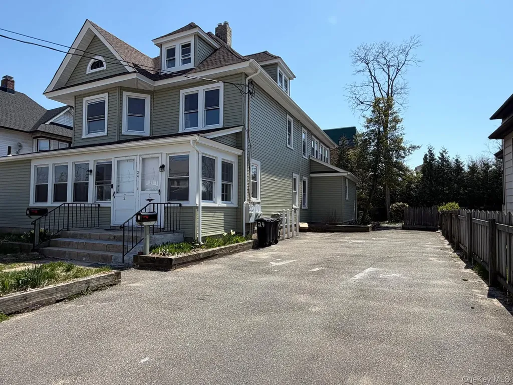 24 Doxsey Place Lynbrook NY 11563