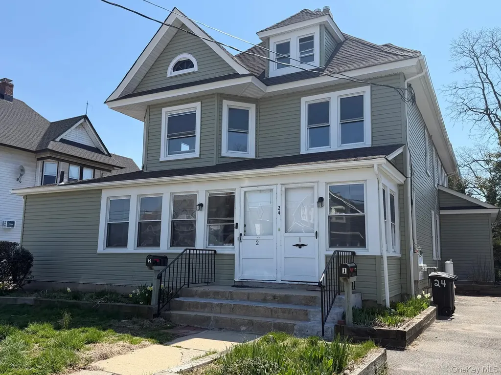 24 Doxsey Place Lynbrook NY 11563